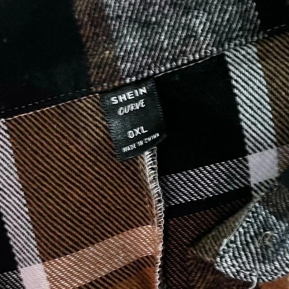 Plaid Shacket – (fits more like  Medium/Large) - Picture 2 of 8